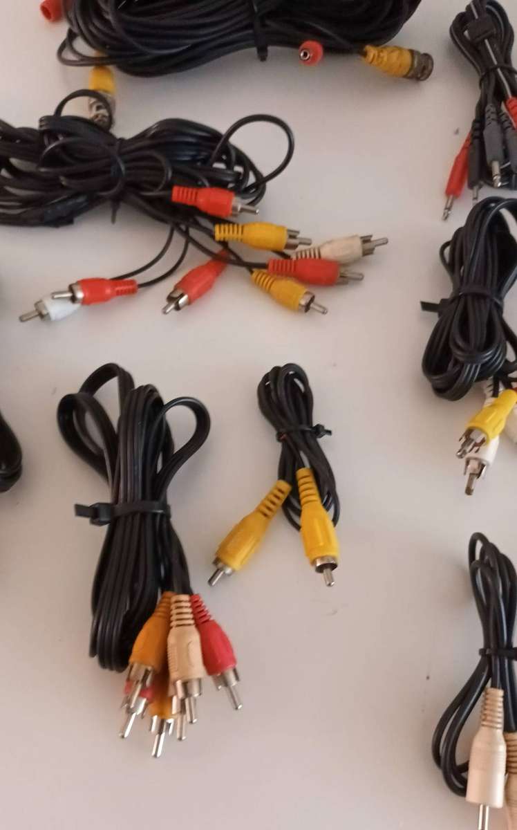 Joblot Audio/Video RCA Cables.
