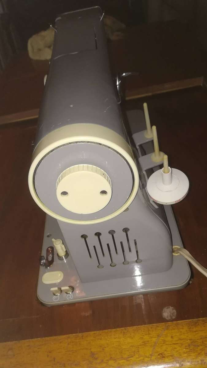 VINTAGE NECCHI 535 EMBROIDERY SEWING MACHINE IN CABINET. MADE IN ITALY. COLLECTION ONLY!!!