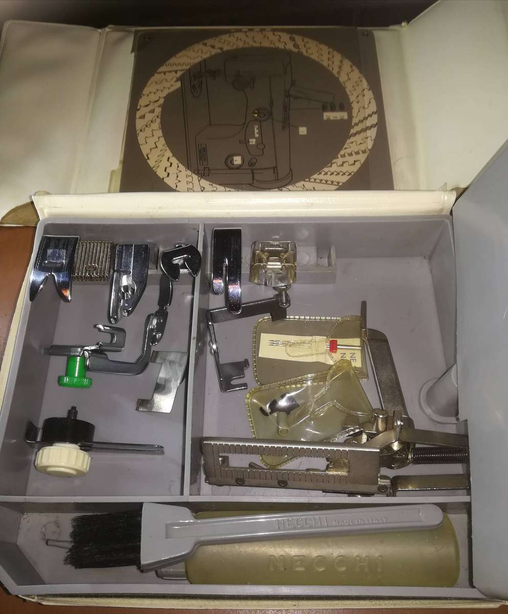 VINTAGE NECCHI 535 EMBROIDERY SEWING MACHINE IN CABINET. MADE IN ITALY. COLLECTION ONLY!!!