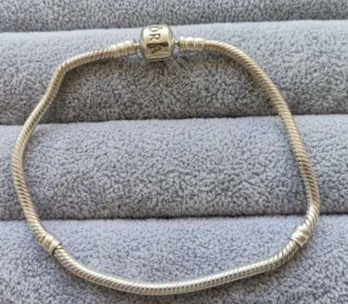 Sterling Silver Pandora Bracelet. 21cm.