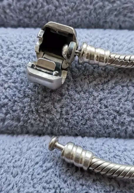 Sterling Silver Pandora Bracelet. 21cm.