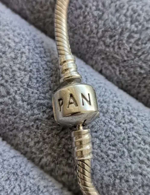 Sterling Silver Pandora Bracelet. 21cm.