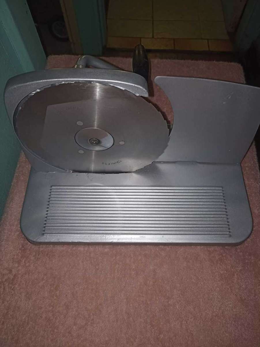 Vintage refurbished Pineware bread slicer