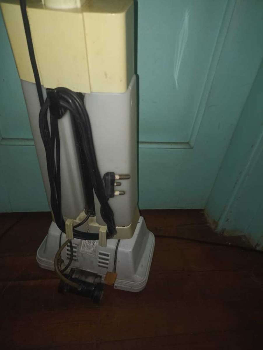 Electrolux 6 in 1 carpet shampooer