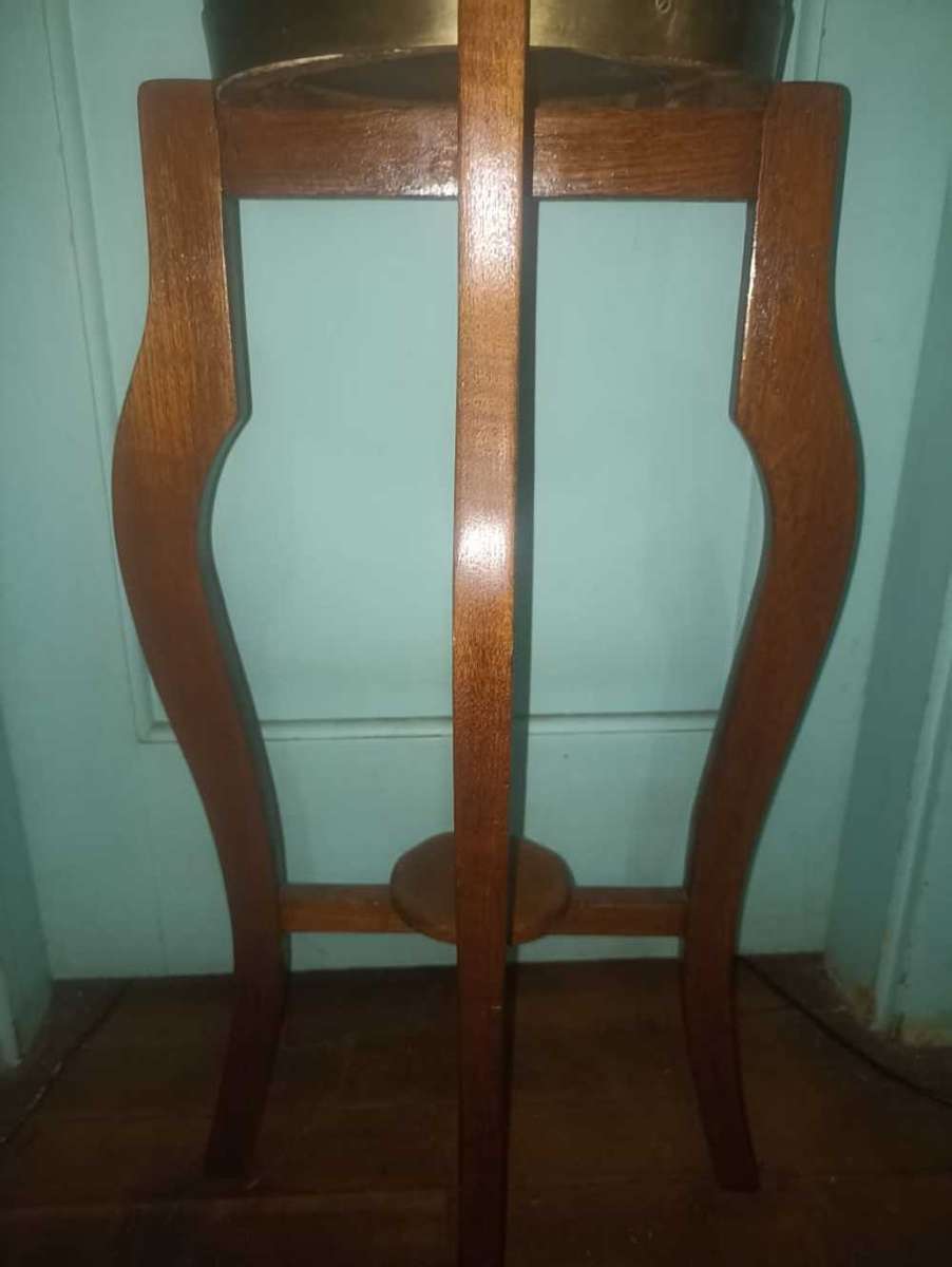 Potplant stand and Bucket