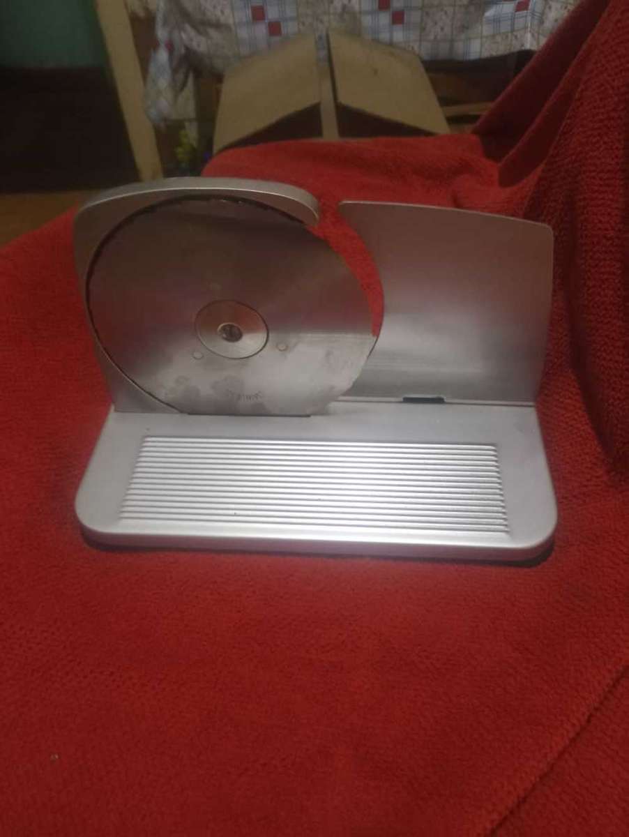 Pineware bread Slicer