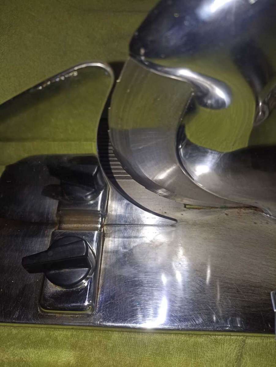 Beautiful Vintage Pineware bread slicer.