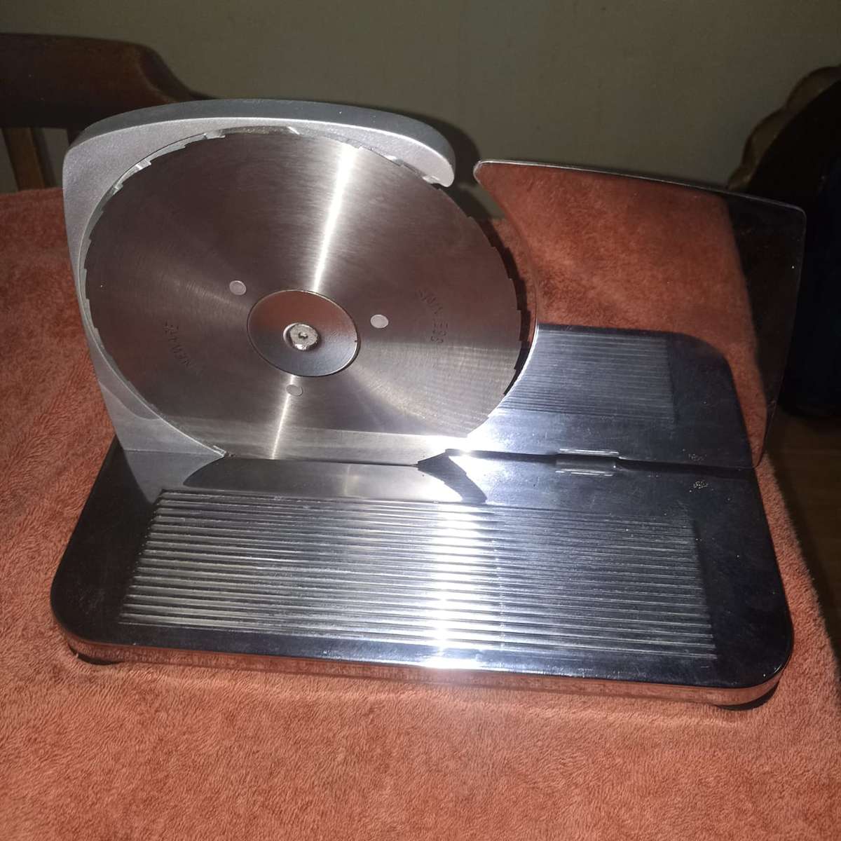 REFURBISHED VINTAGE PINEWARE BREAD SLICER