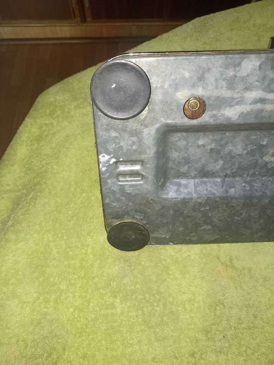 Beautiful Vintage Pineware bread slicer.