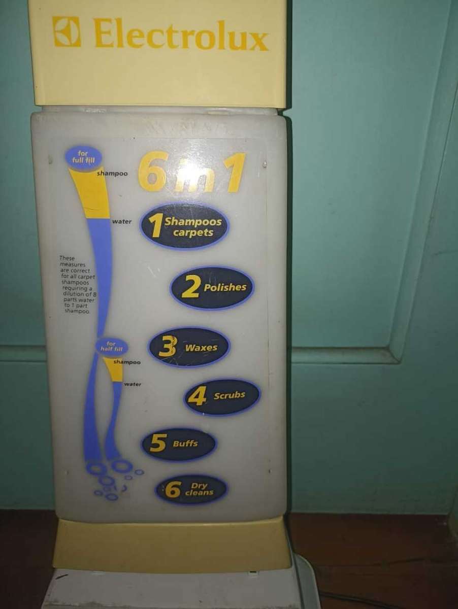 Electrolux 6 in 1 carpet shampooer