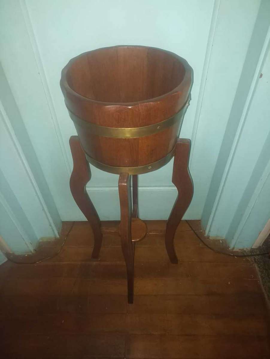 Potplant stand and Bucket
