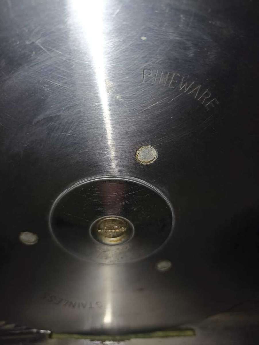 Beautiful Vintage Pineware bread slicer.