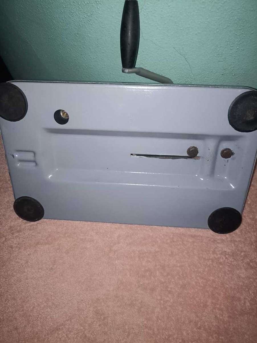 Vintage refurbished Pineware bread slicer