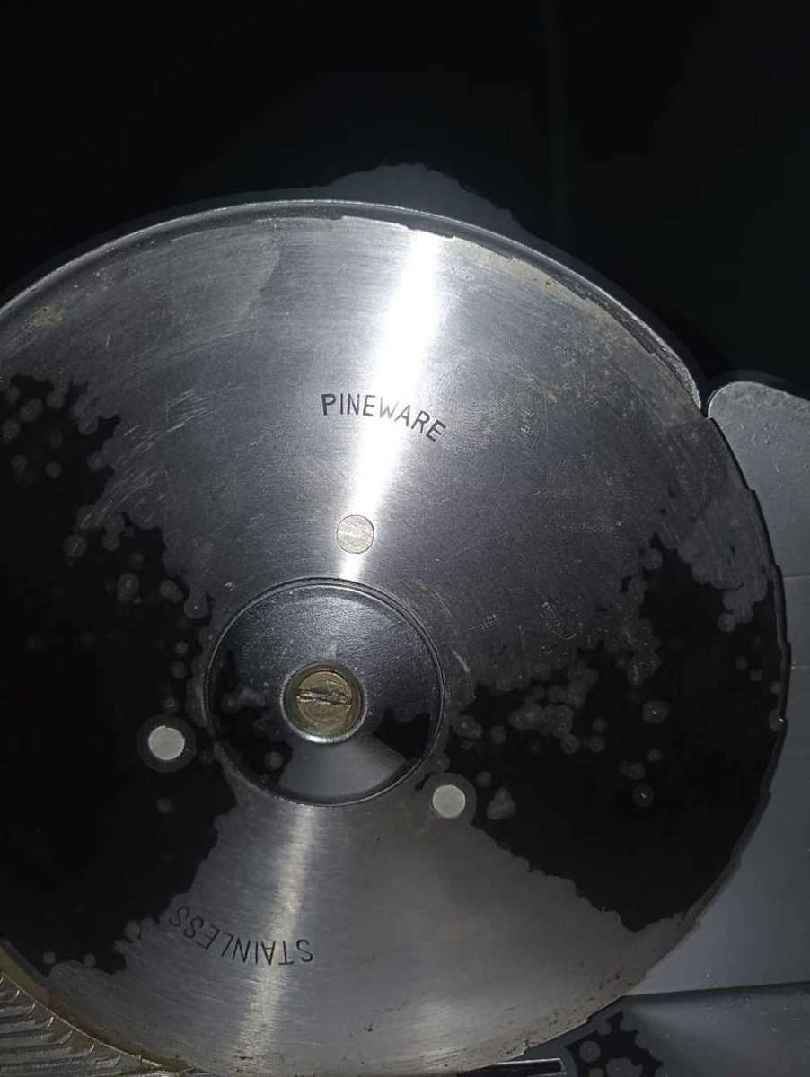 Pineware bread slicer