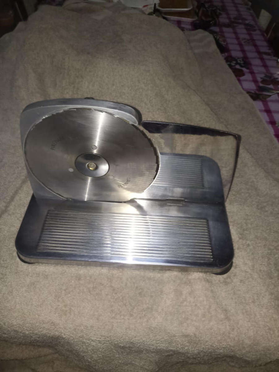 Refurbished Pineware bread slicer