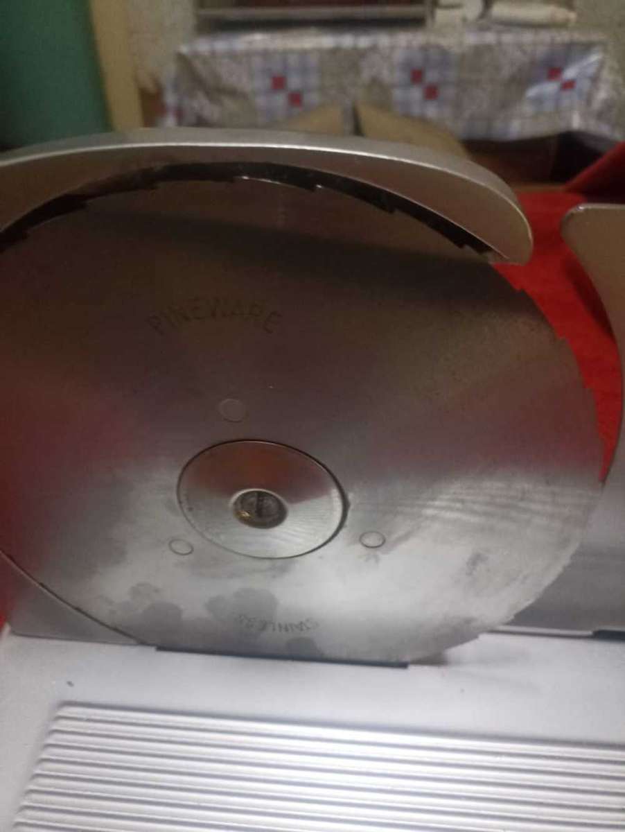 Pineware bread Slicer