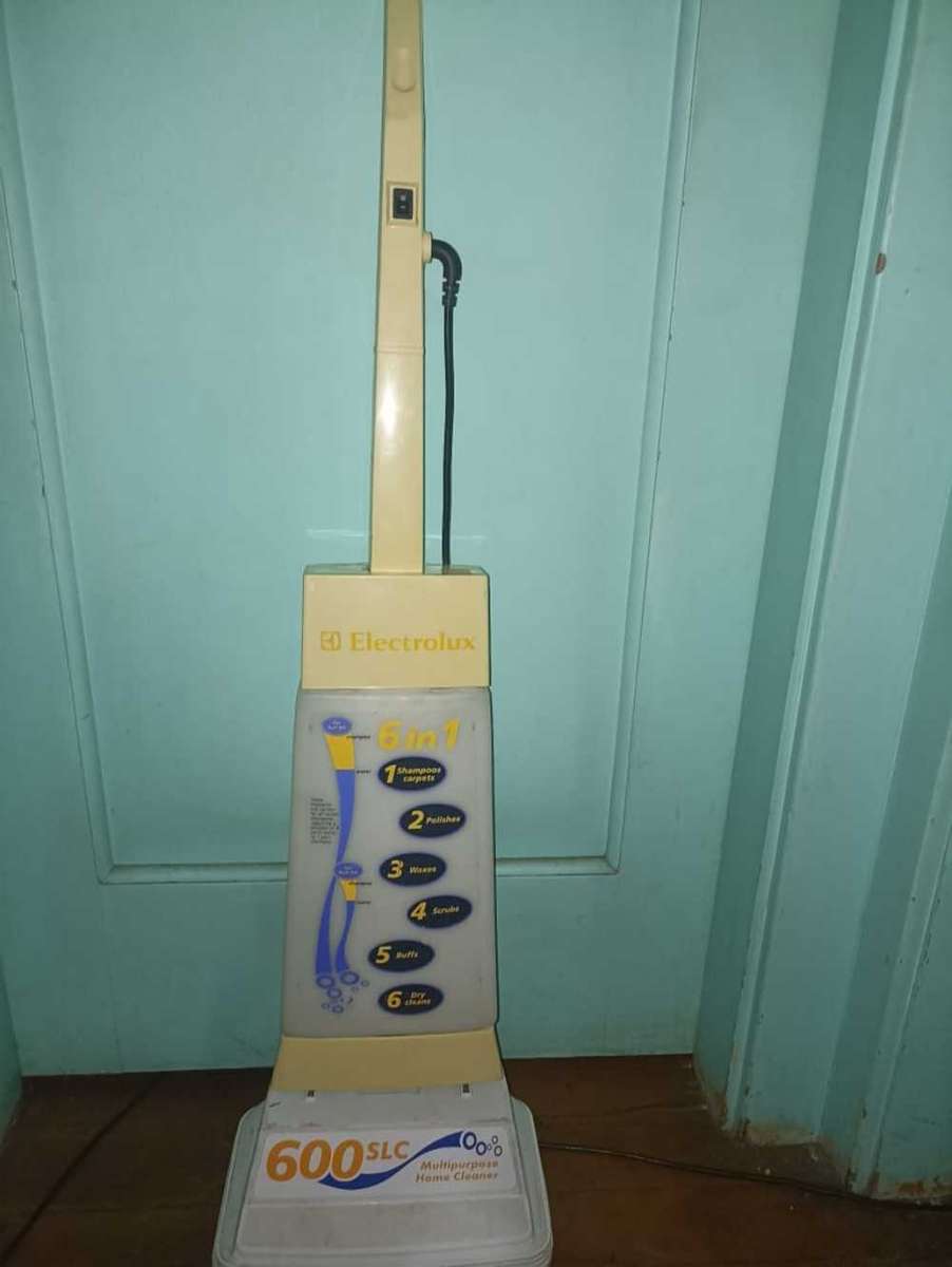 Electrolux 6 in 1 carpet shampooer