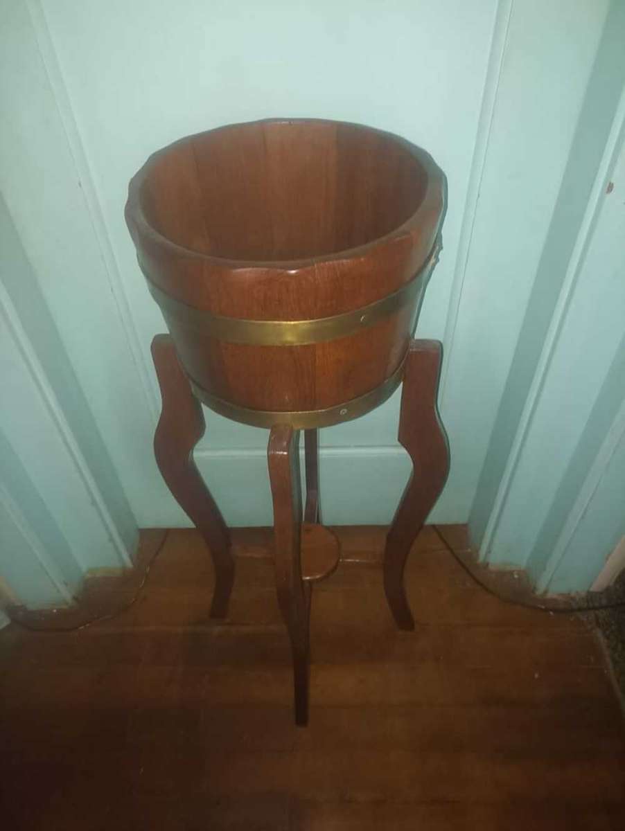 Potplant stand and Bucket