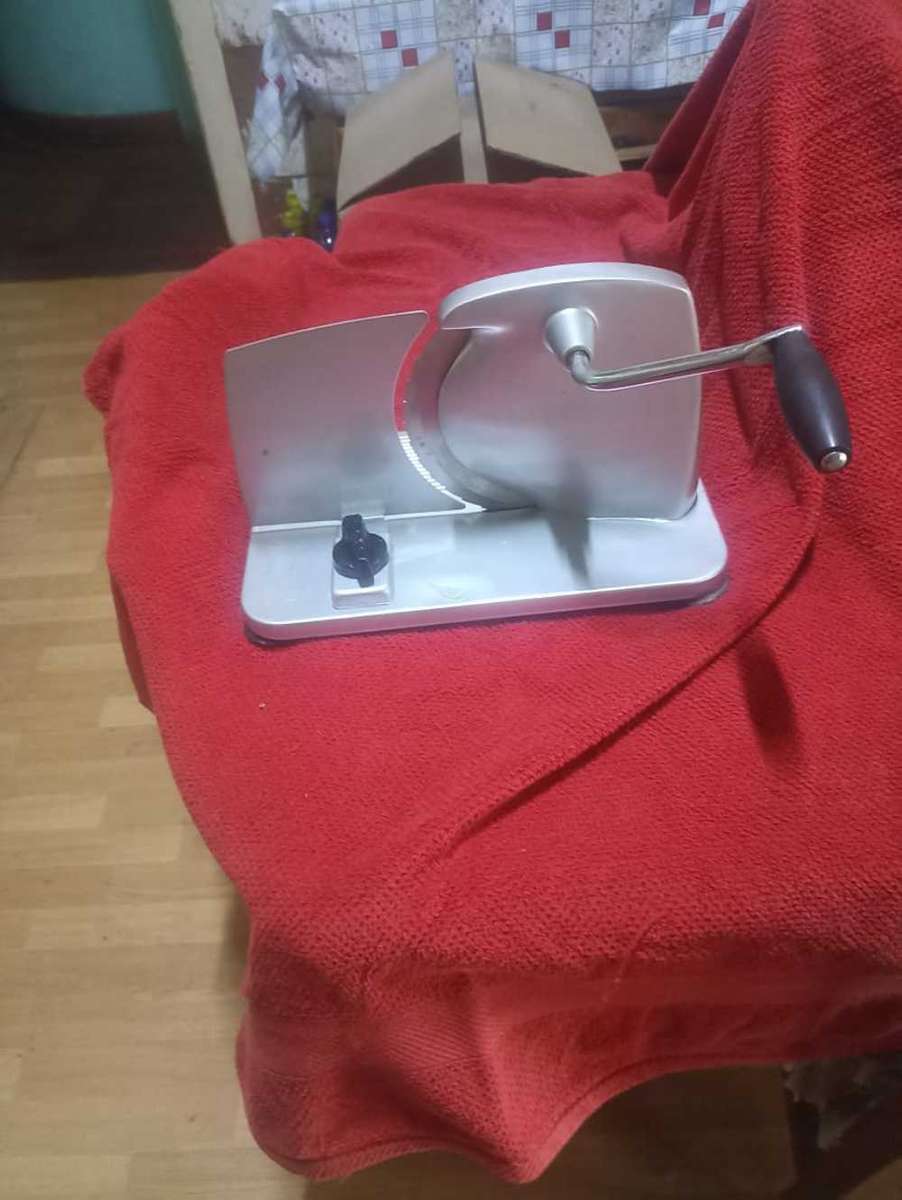 Pineware bread Slicer