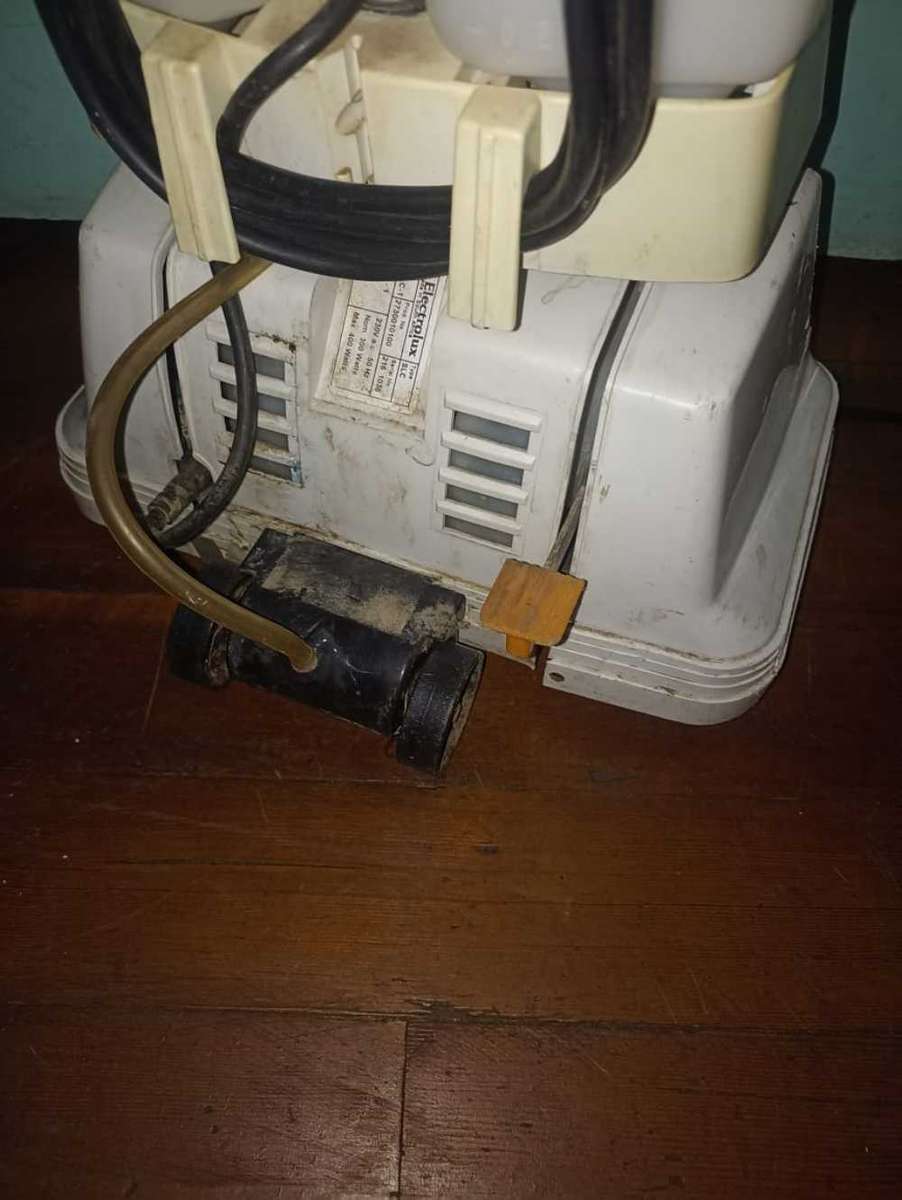 Electrolux 6 in 1 carpet shampooer