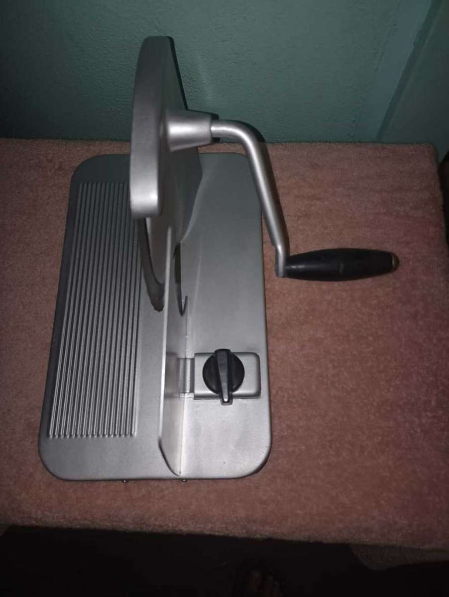 Vintage refurbished Pineware bread slicer