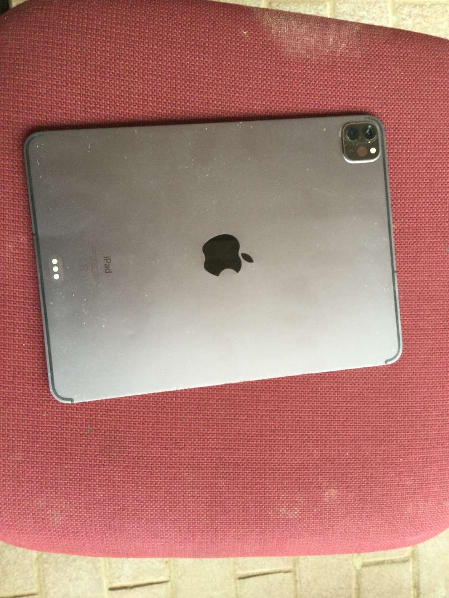 APPLE IPAD PRO 11 INCH ( 2nd generation)  cell & wifi  space grey .  1TB