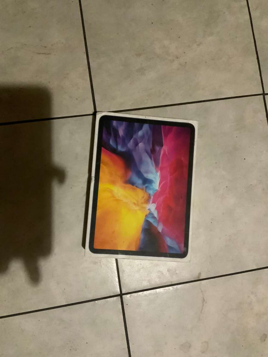 APPLE IPAD PRO 11 INCH ( 2nd generation)  cell & wifi  space grey .  1TB