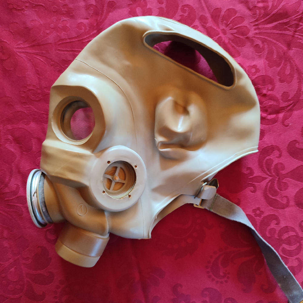 RUSSIAN SOVIET GAS MASK PMG