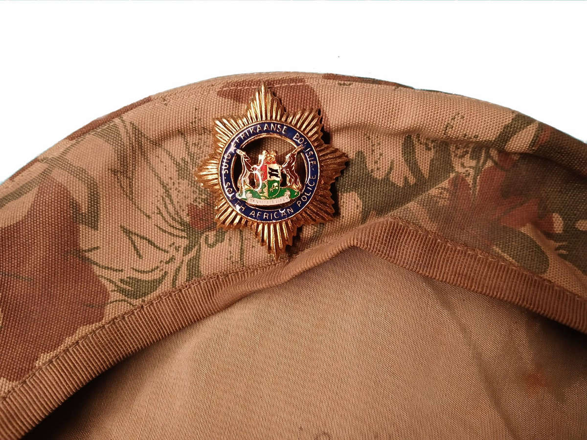 Special Forces Camo Beret with Officers Badge pre 94