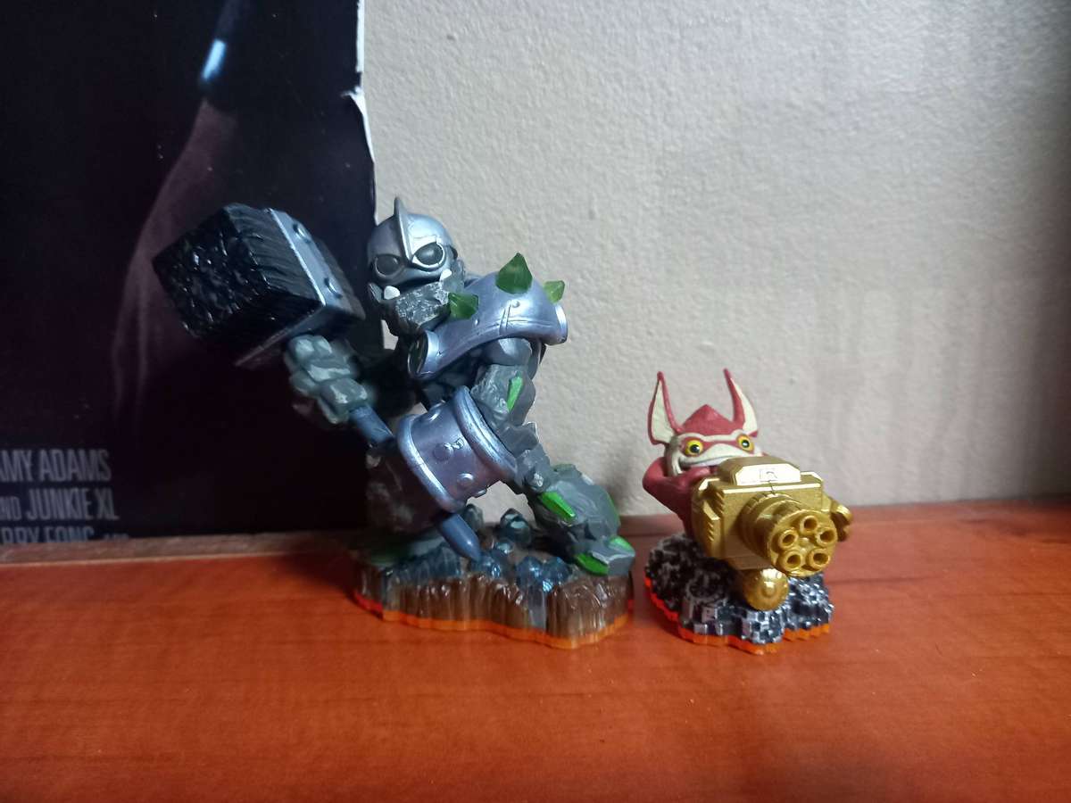 Skylanders Giants Crusher And Trigger Happy Bundle