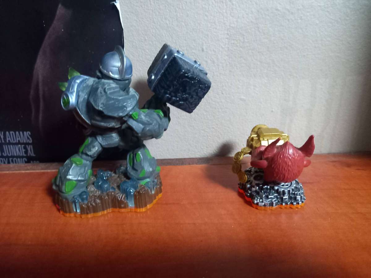 Skylanders Giants Crusher And Trigger Happy Bundle