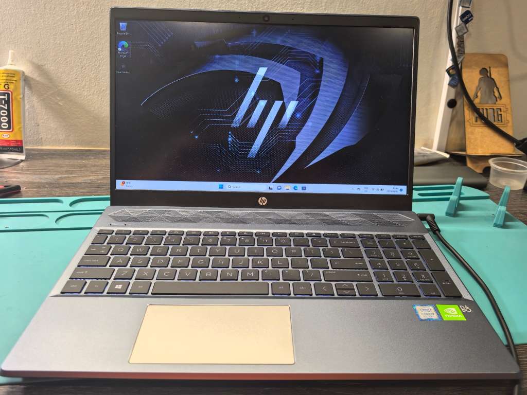 HP PAVILION 15 GAMING*i7-8565U*16GB RAM*1000GB SSD*FHD*MX250 4GB-BACKLIT