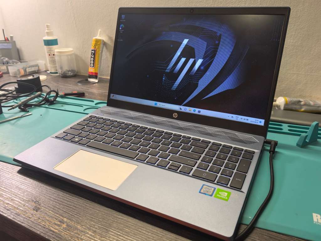 HP PAVILION 15 GAMING*i7-8565U*16GB RAM*1000GB SSD*FHD*MX250 4GB-BACKLIT
