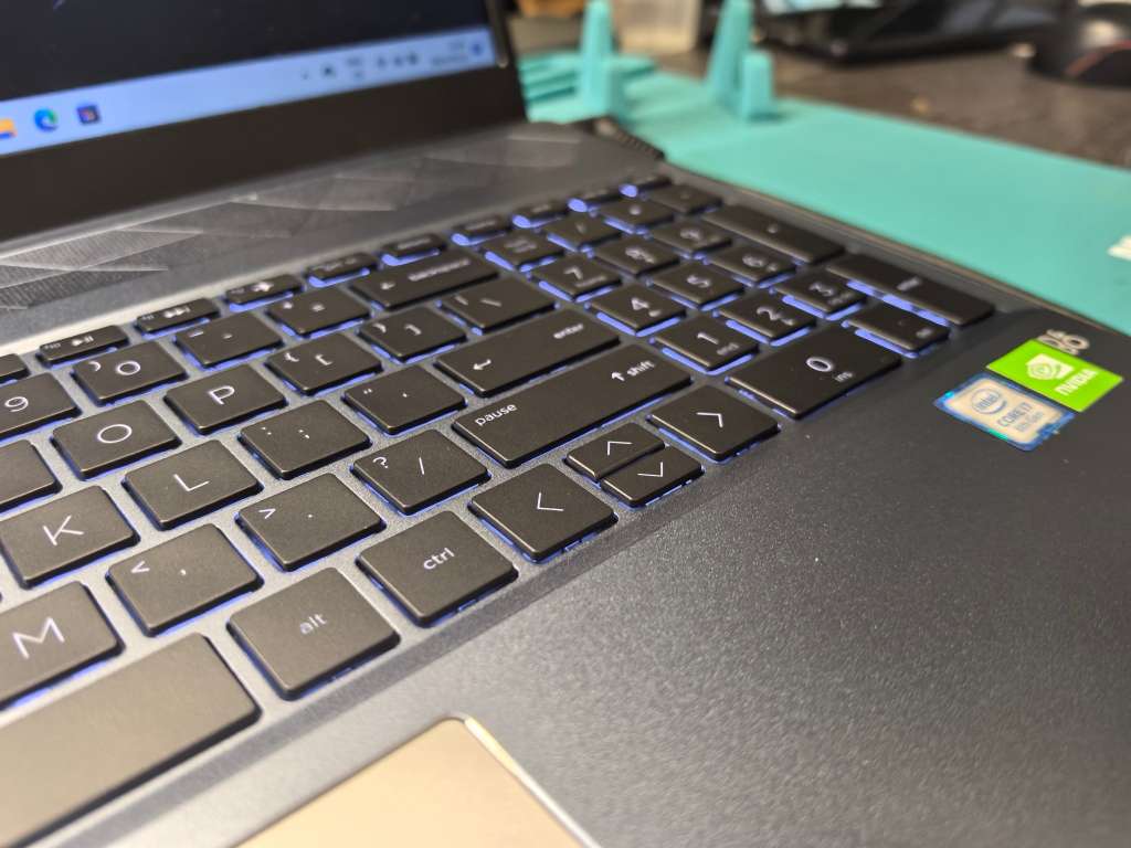 HP PAVILION 15 GAMING*i7-8565U*16GB RAM*1000GB SSD*FHD*MX250 4GB-BACKLIT