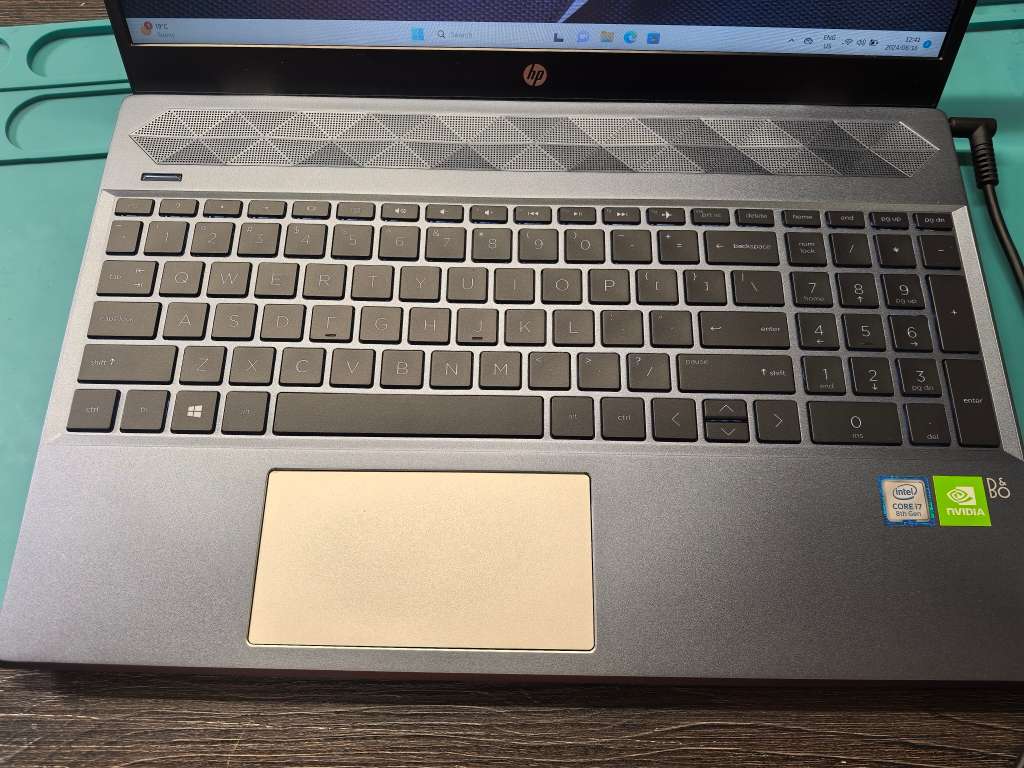 HP PAVILION 15 GAMING*i7-8565U*16GB RAM*1000GB SSD*FHD*MX250 4GB-BACKLIT