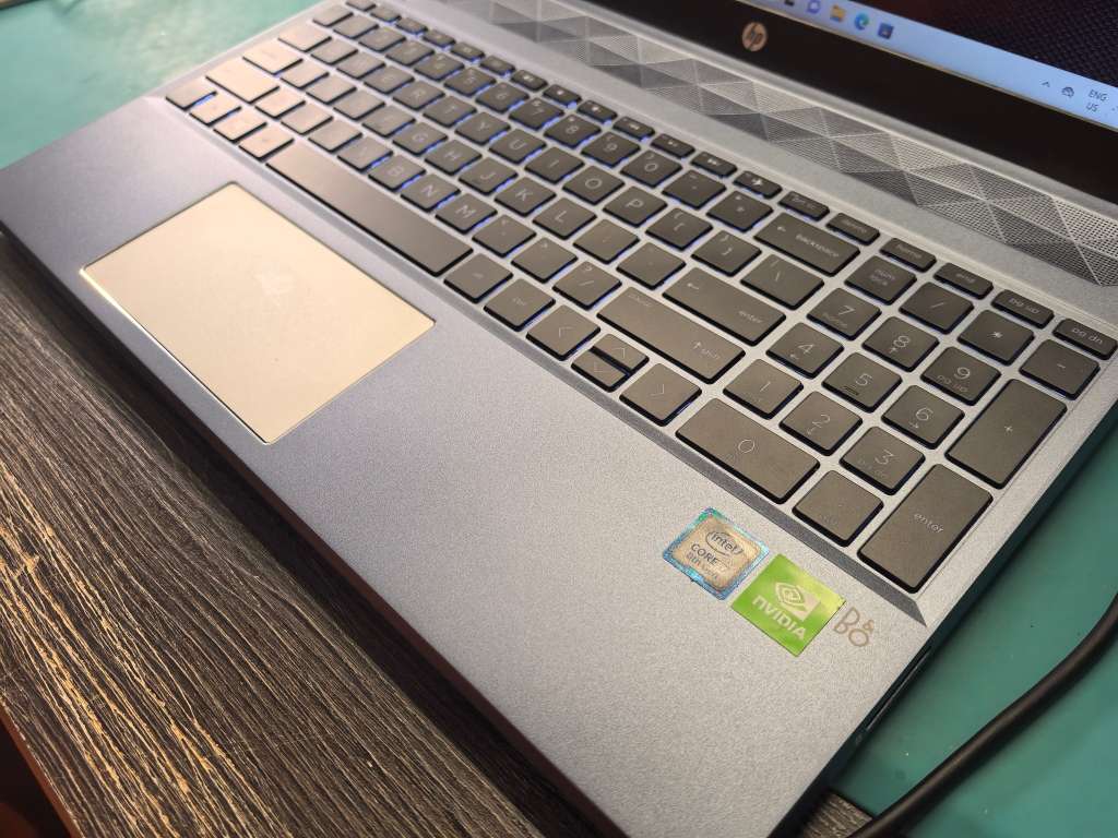 HP PAVILION 15 GAMING*i7-8565U*16GB RAM*1000GB SSD*FHD*MX250 4GB-BACKLIT