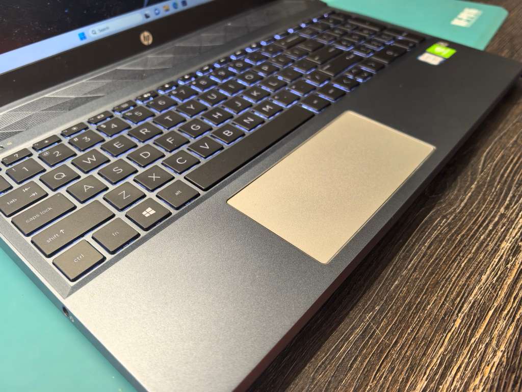 HP PAVILION 15 GAMING*i7-8565U*16GB RAM*1000GB SSD*FHD*MX250 4GB-BACKLIT