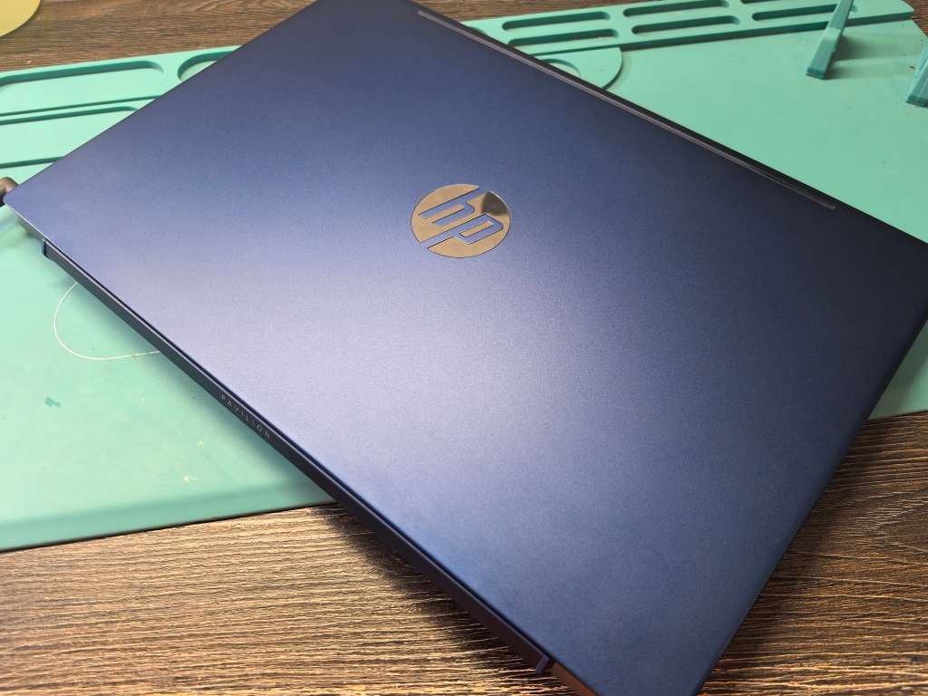 HP PAVILION 15 GAMING*i7-8565U*16GB RAM*1000GB SSD*FHD*MX250 4GB-BACKLIT