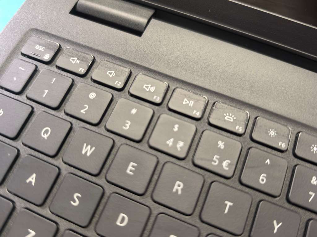 LATE ENTRY-11TH GEN-DELL LATITUDE 3520-i5-1135G7-8GB DDR4-256GB SSD-FHD