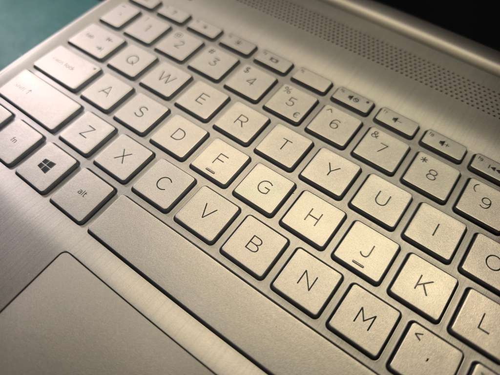 11TH GEN i7*HP NOTEBOOK 15*i7-1165G7-8GB DDR4-1000GB SSD-FHD-BACKLIT-XE GRAPHICS