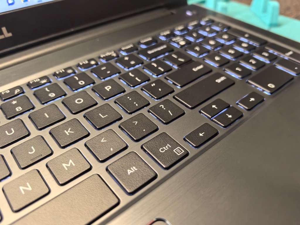 DELL VOSTRO 5568-i5-7200U-8GB-256GB SSD-FHD-BACKLIT