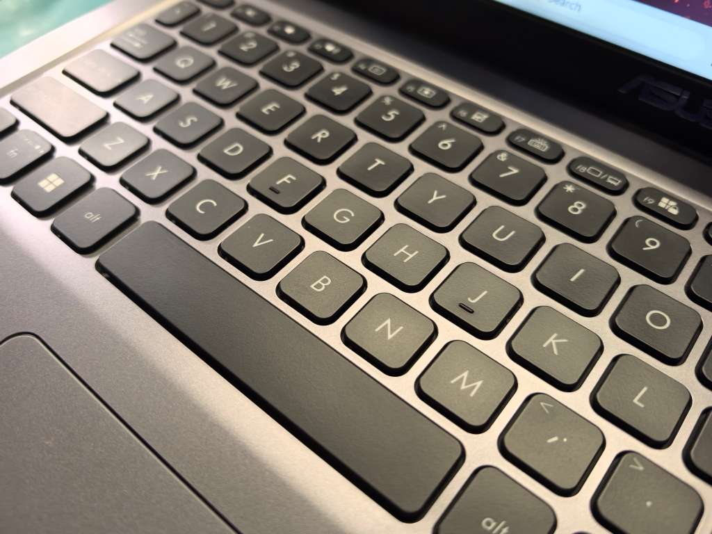 ASUS VIVOBOOK M515DA-RYZEN 5-3500U-8GB DDR4-256GB SSD-HD-RADEON GRAPHICS