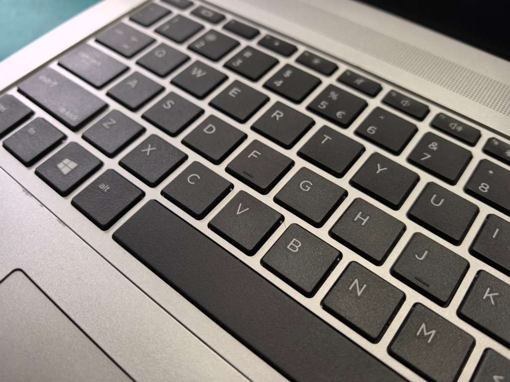 HP PROBOOK 650 G5-i5-8250U-12GB DDR4-SAMSUNG EVO 500GB NVME SSD-4G LTE-FHD