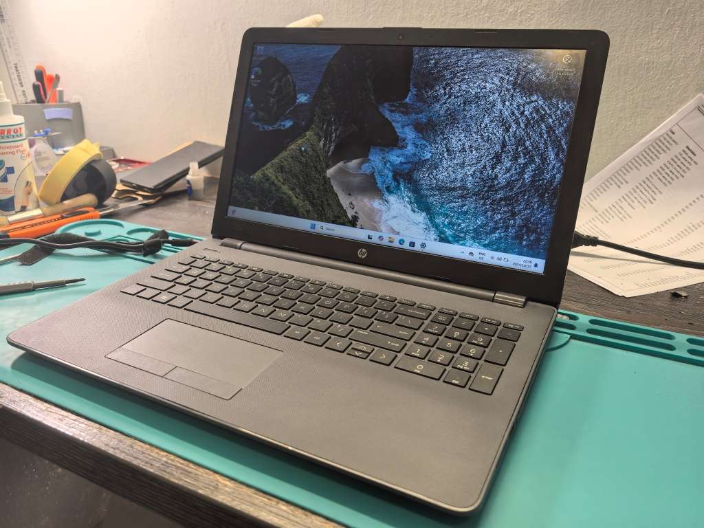 HP 250 G6*i3-5005U*12GB RAM*256GB SSD*15.6`HD*DVD