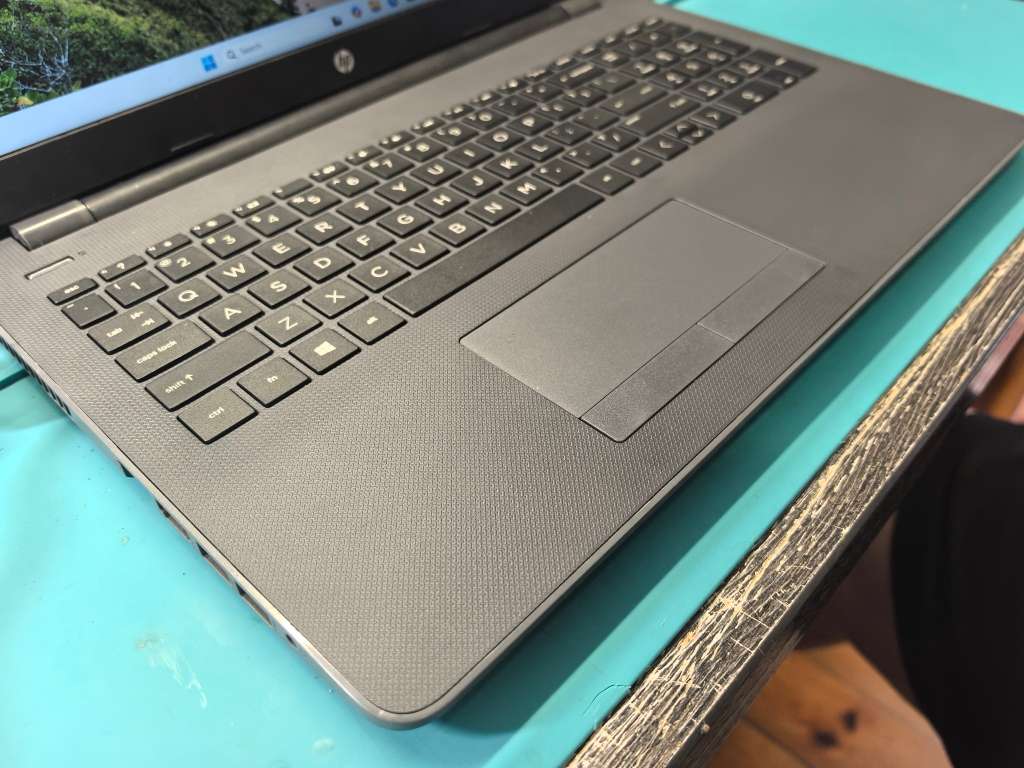 HP 250 G6*i3-5005U*12GB RAM*256GB SSD*15.6`HD*DVD