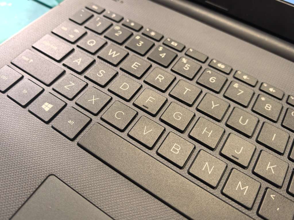 HP 250 G6*i3-5005U*12GB RAM*256GB SSD*15.6`HD*DVD