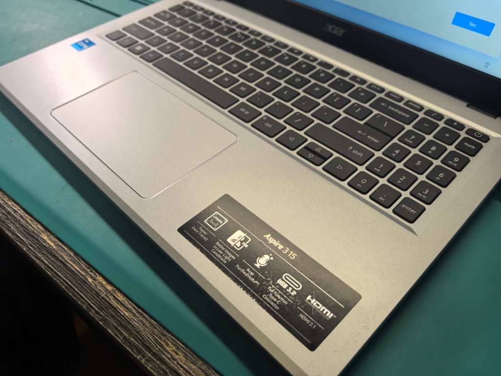 14TH GEN i3-ACER ASPIRE 3*i3-N305-8GB DDR5-512GB NVME-FULL HD-OCTA CORE-UHD GRAPHICS