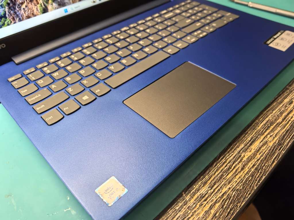 QUAD CORE 8TH GEN i5-LENOVO IDEAPAD 330-i5-8250U-FHD-8GB DDR4-256GB SSD*UHD 620