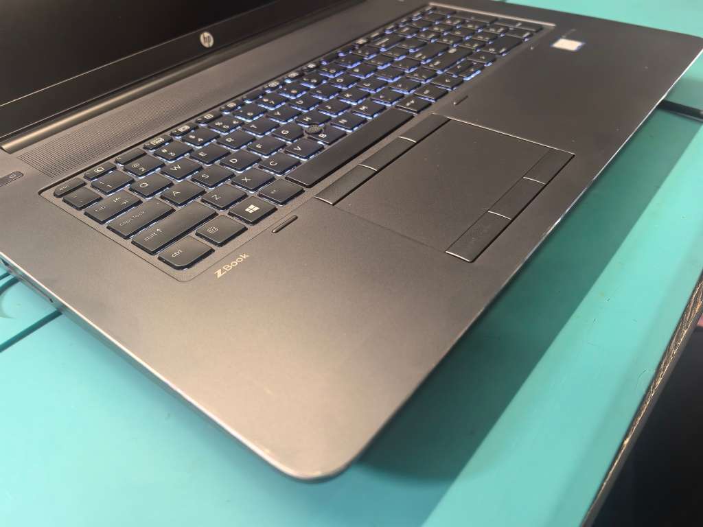 8GB NVIDIA M5000-HP ZBOOK 17 G3 i7-6820HQ*32GB*512GB SSD*FHD*NVIDIA QUADRO M5000 8GB