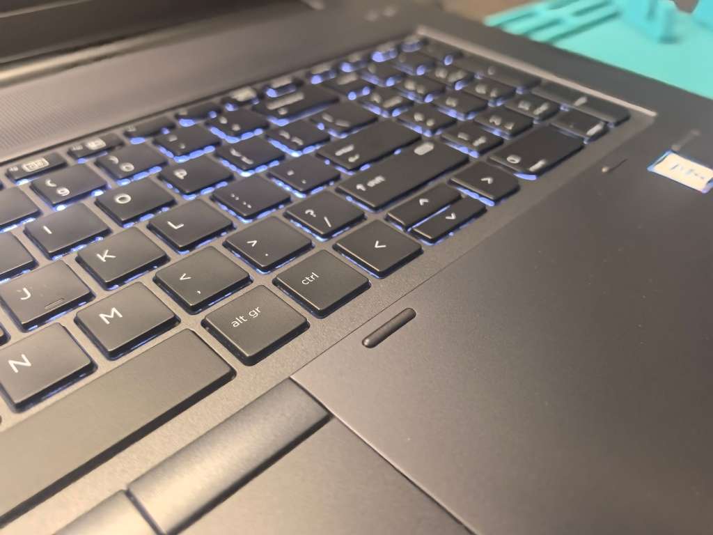 8GB NVIDIA M5000-HP ZBOOK 17 G3 i7-6820HQ*32GB*512GB SSD*FHD*NVIDIA QUADRO M5000 8GB